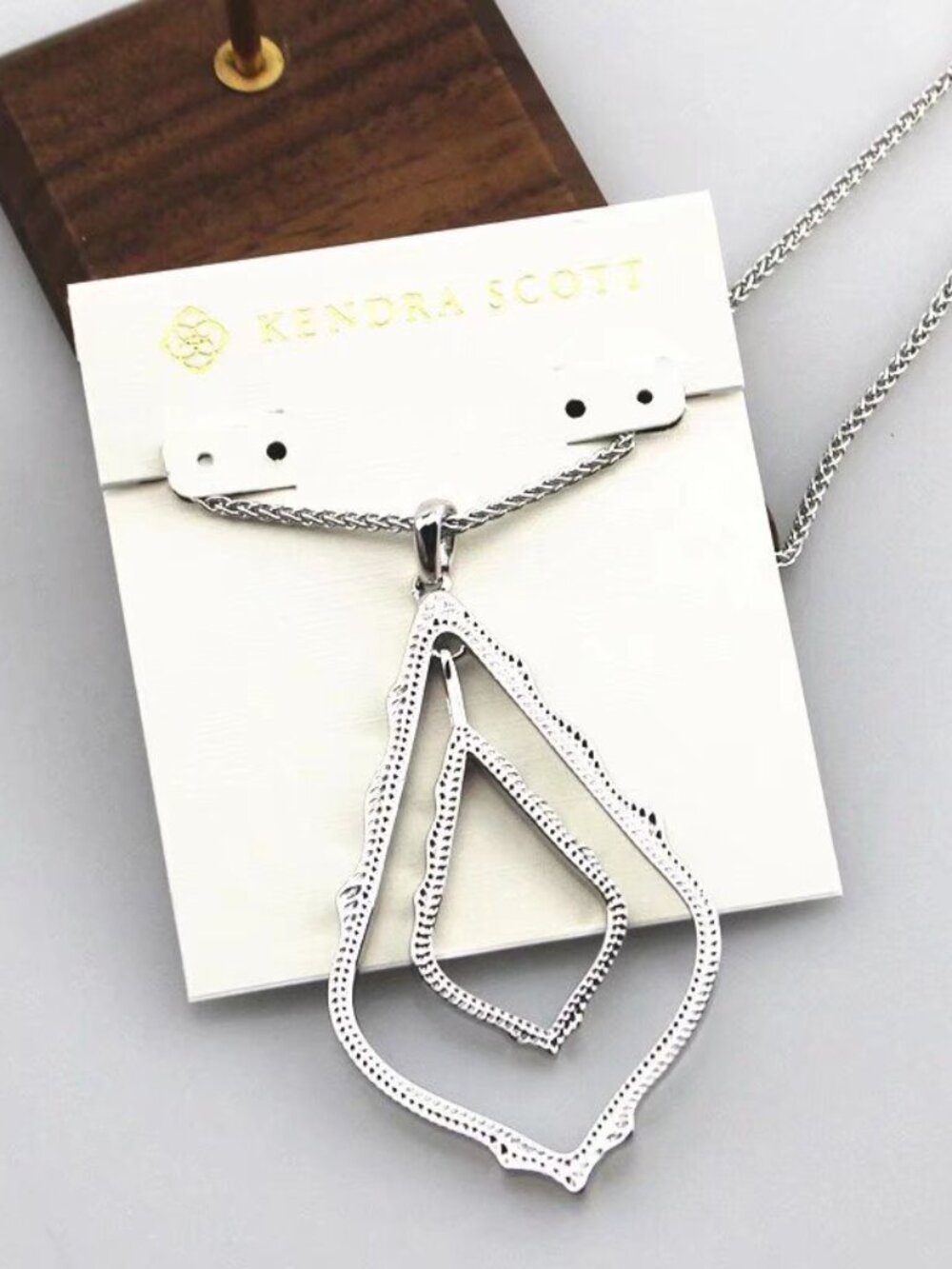 Kendra Scott necklace